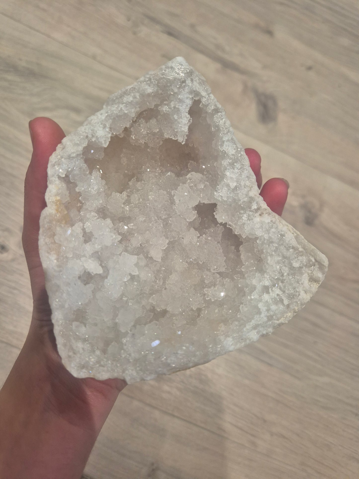 Géode de Cristal de Roche Naturelle - 573g