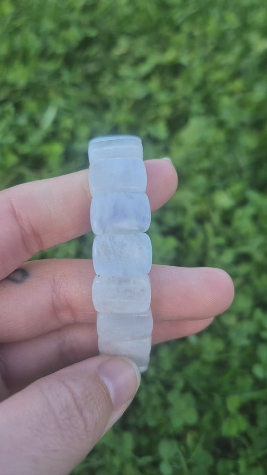 Bracelet Bombé Pierre de Lune – Reflets Bleus & Énergie Féminine